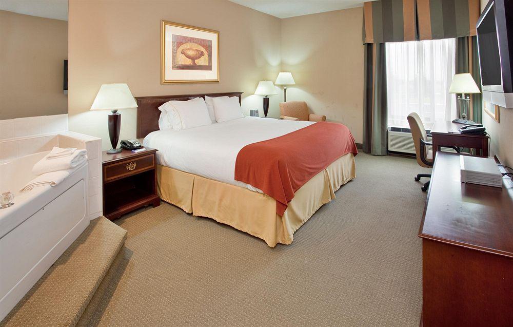 Holiday Inn Express Hotel Kansas City - Bonner Springs By Ihg Zimmer foto